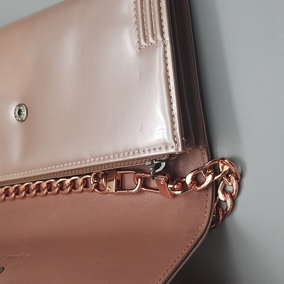 🩷CHANEL Rose Gold Quilted Patent Leather Wallet/Clutch🩷 - Picture 7 of 17